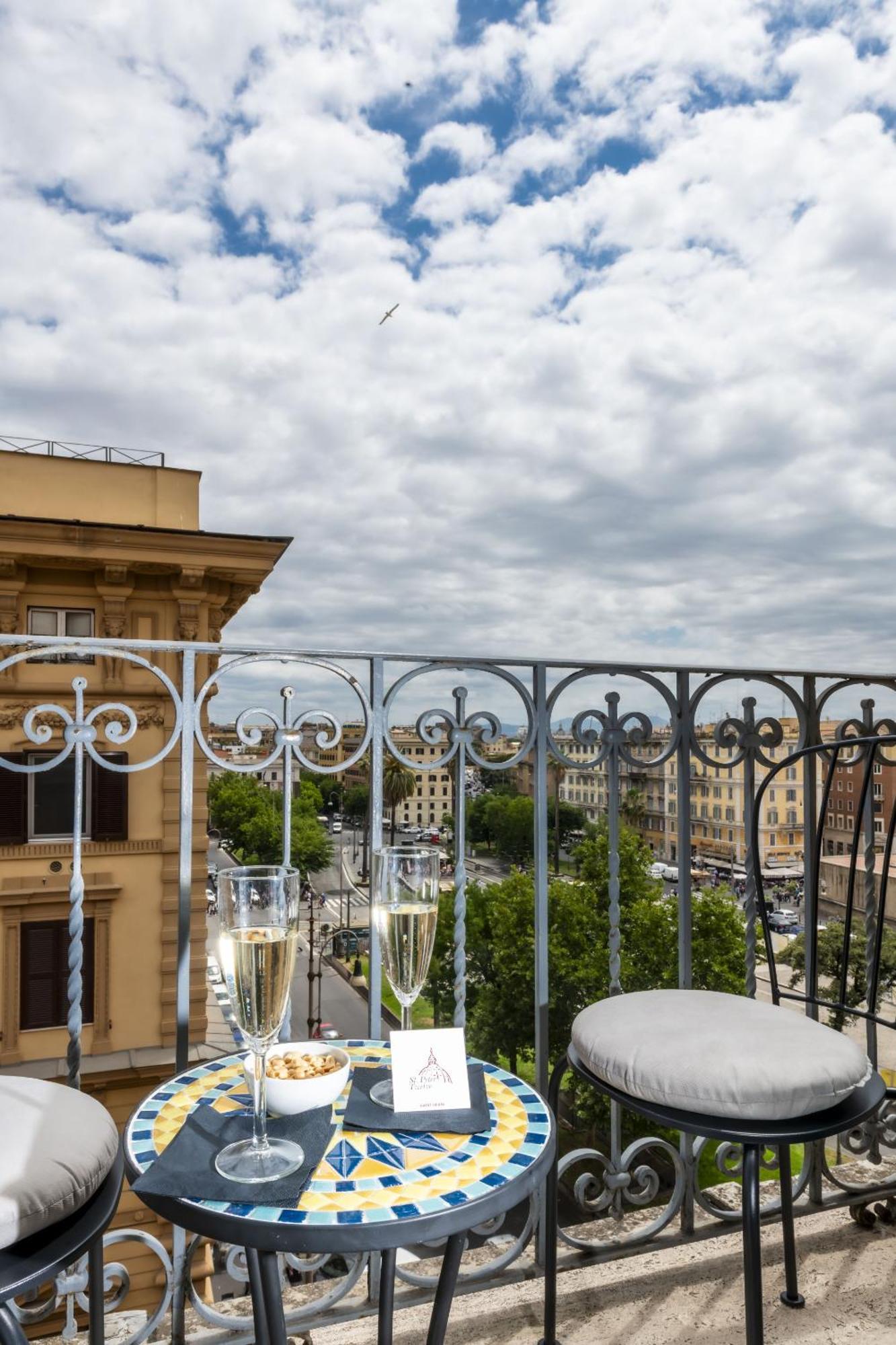 St Peter Twelve Bed & Breakfast Rome Exterior photo